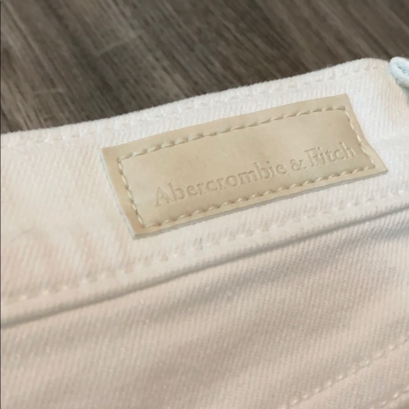 White short shorts - Picture 3 of 5